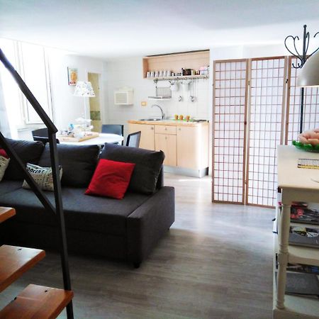 Casa Di Erminia Bed & Breakfast เนเปิลส์ ภายนอก รูปภาพ