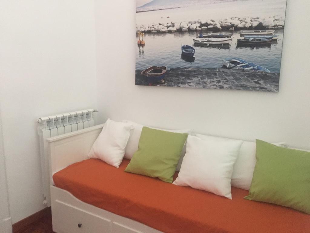 Casa Di Erminia Bed & Breakfast เนเปิลส์ ภายนอก รูปภาพ