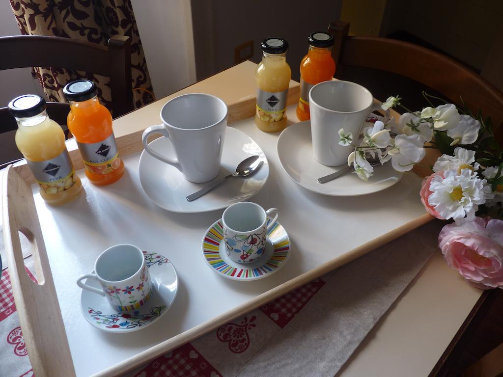 Casa Di Erminia Bed & Breakfast เนเปิลส์ ภายนอก รูปภาพ