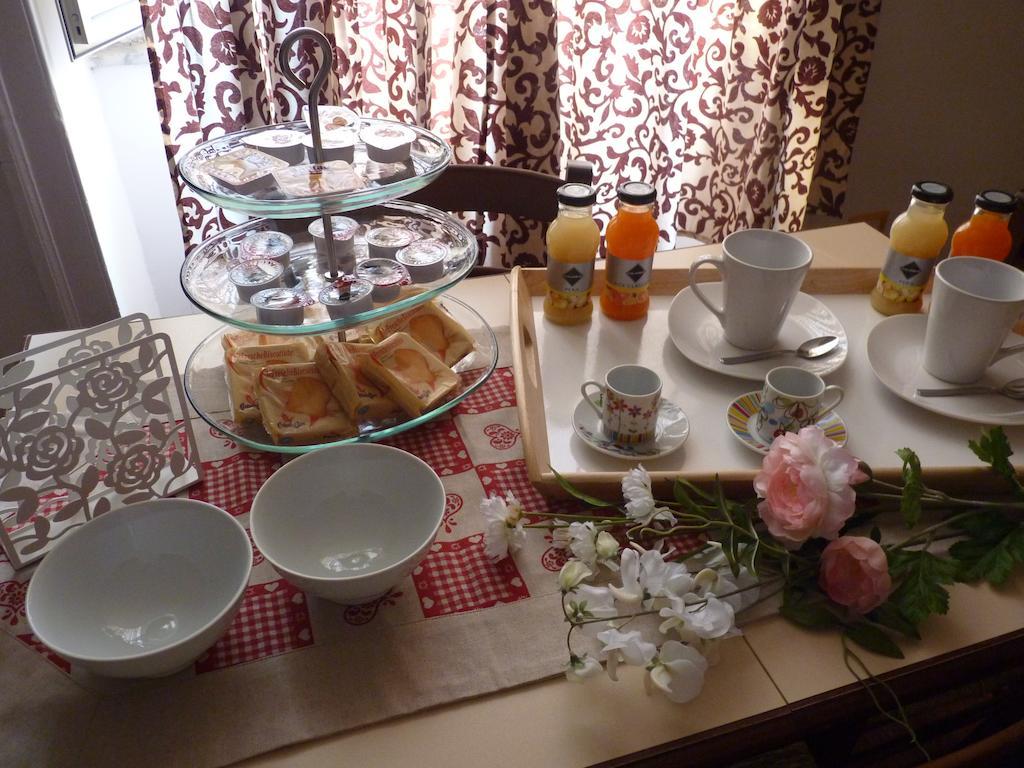 Casa Di Erminia Bed & Breakfast เนเปิลส์ ภายนอก รูปภาพ