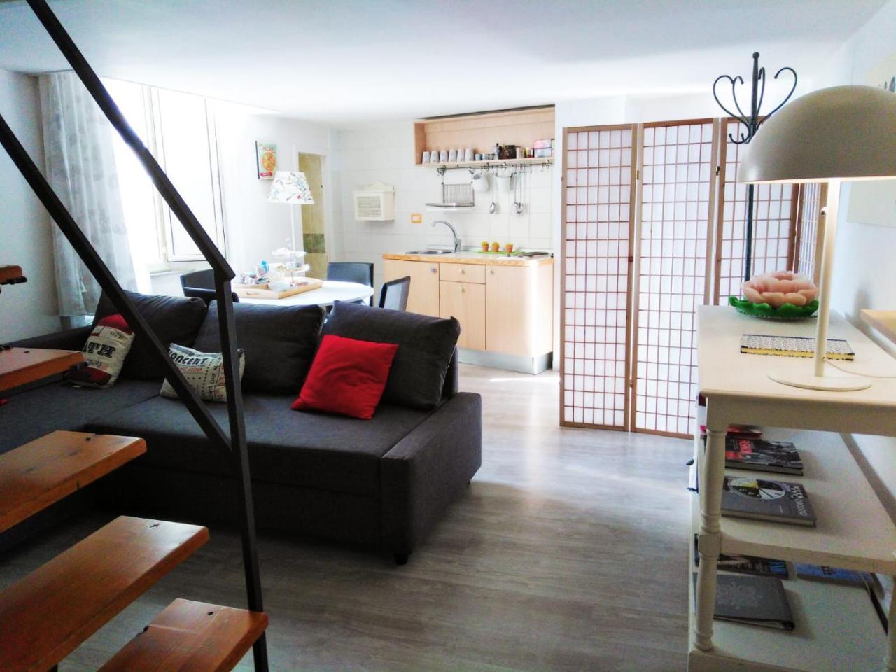 Casa Di Erminia Bed & Breakfast เนเปิลส์ ภายนอก รูปภาพ