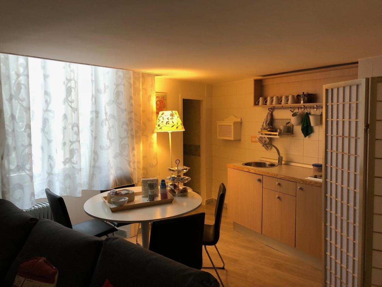 Casa Di Erminia Bed & Breakfast เนเปิลส์ ภายนอก รูปภาพ