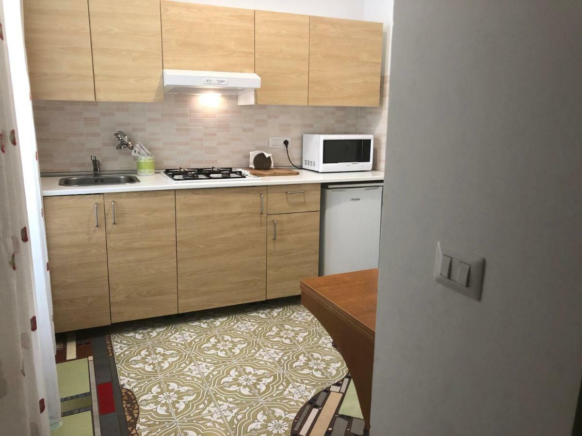 Casa Di Erminia Bed & Breakfast เนเปิลส์ ภายนอก รูปภาพ