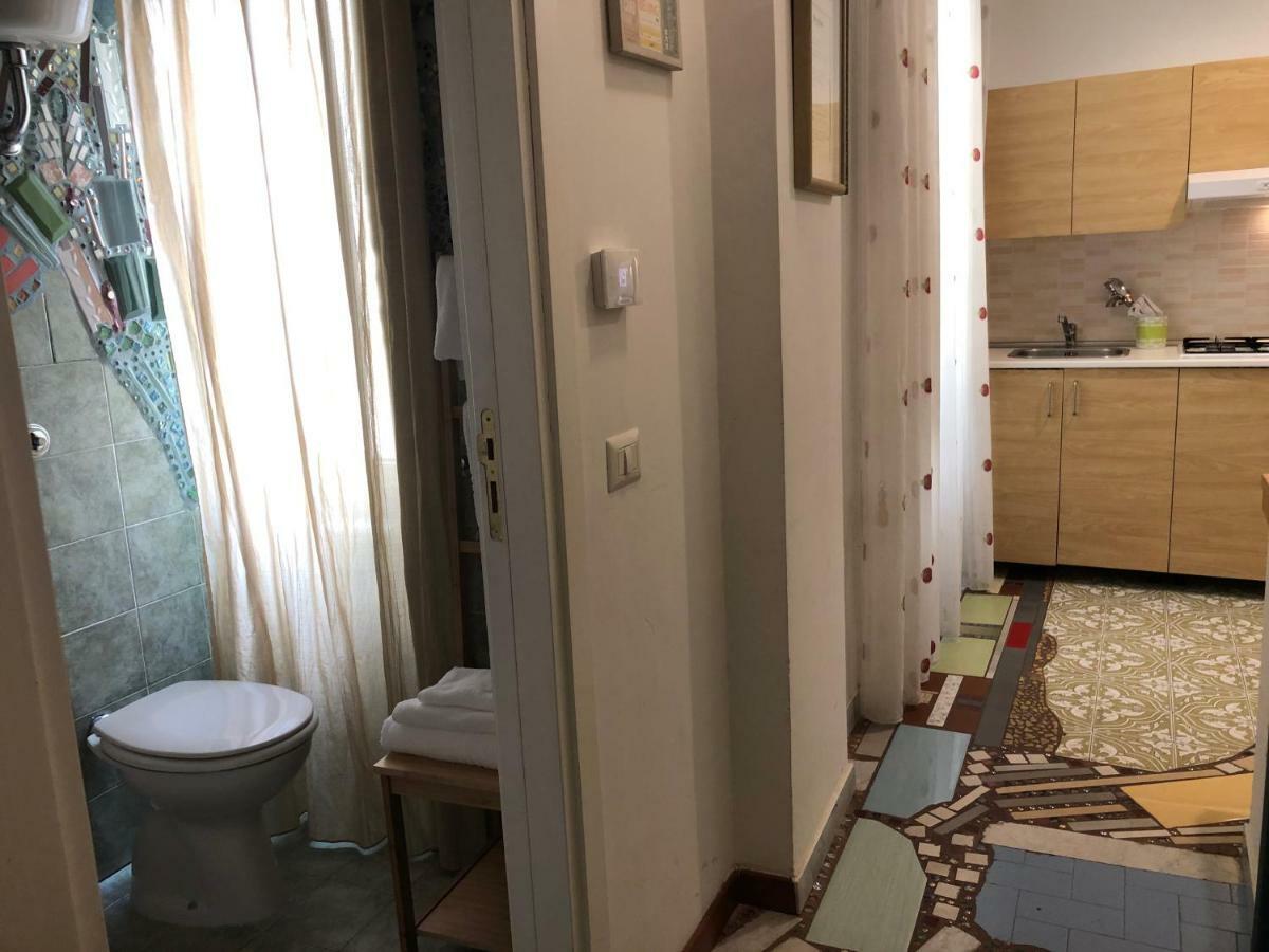 Casa Di Erminia Bed & Breakfast เนเปิลส์ ภายนอก รูปภาพ